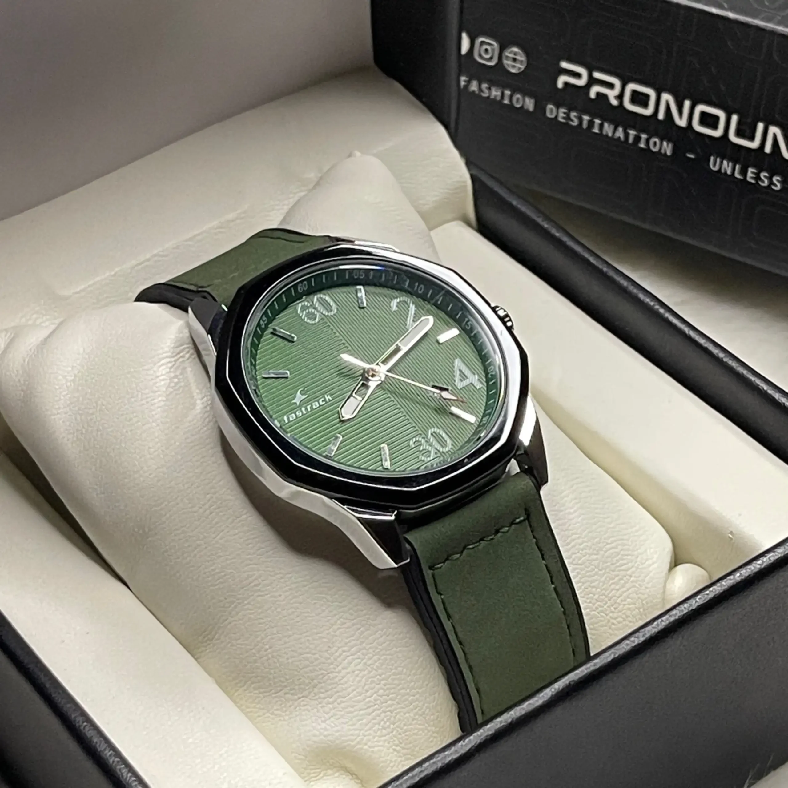 Fastrack A4950 Stylish Men’s Watch